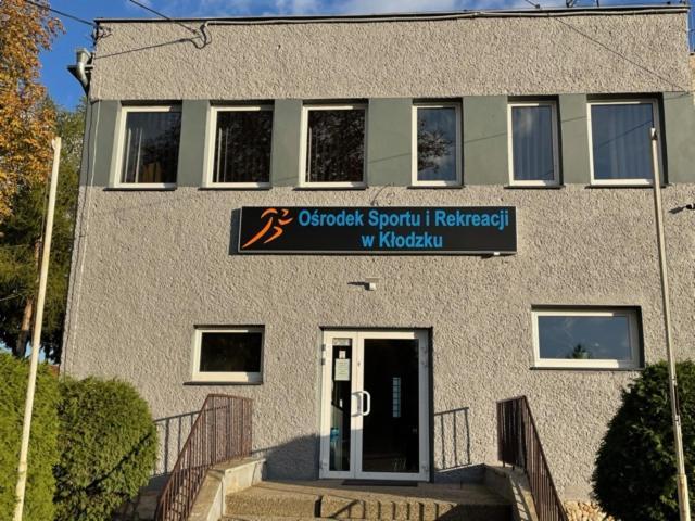 Dom Wycieczkowy "Na Stadionie" Hotel Klodzko Luaran gambar